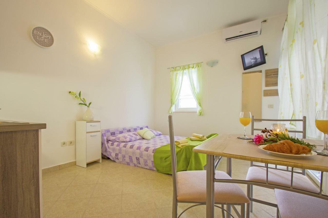 Vito Apartment Novi Vinodolski Exterior photo